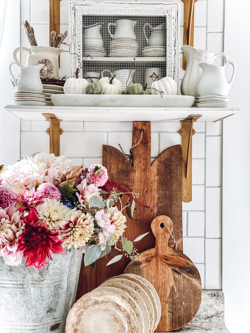Abundant Autumn - kitchen shelves - LeCultivateur