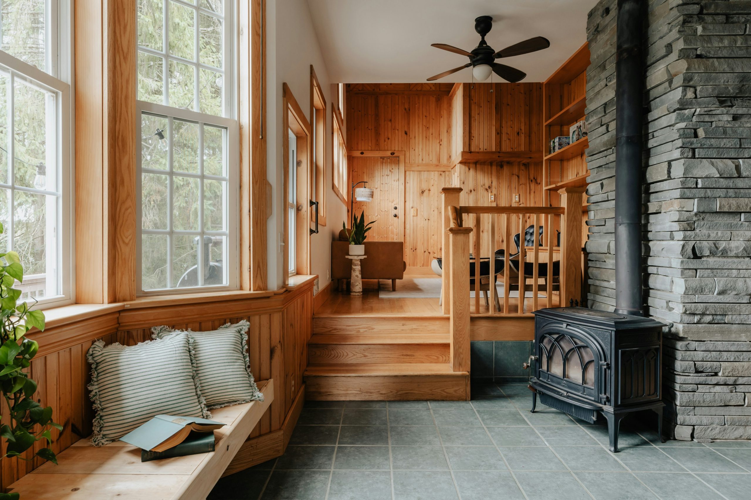 Cabin den (IG: @clay.banks)