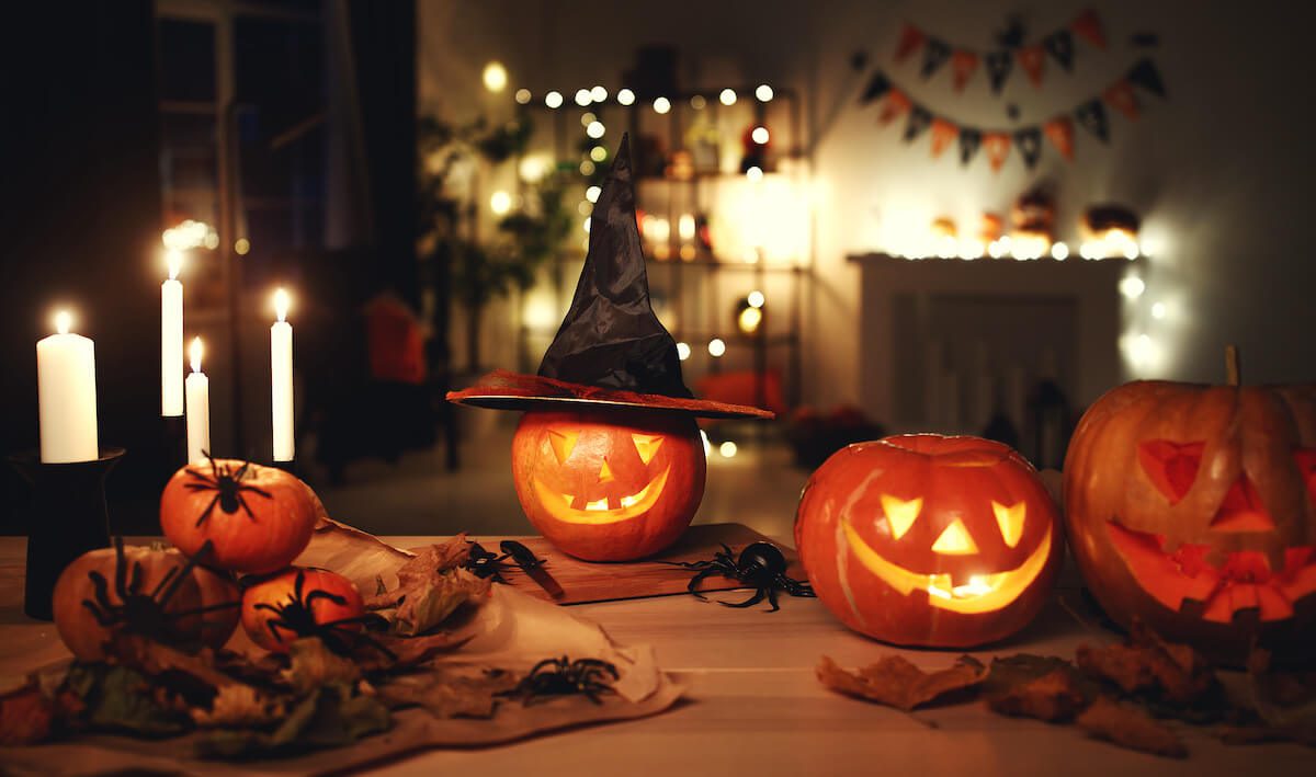Coaster Furniture - Celebrate the season with these Halloween house decorations