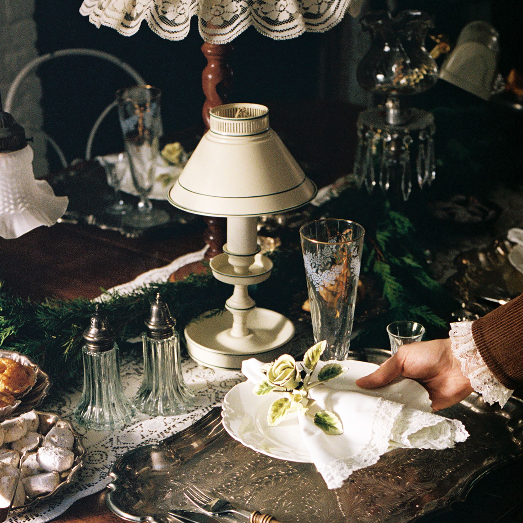 Deck the Tables! 5 New York Tastemakers Share Their Seasonal Settings With Vogue | Vogue