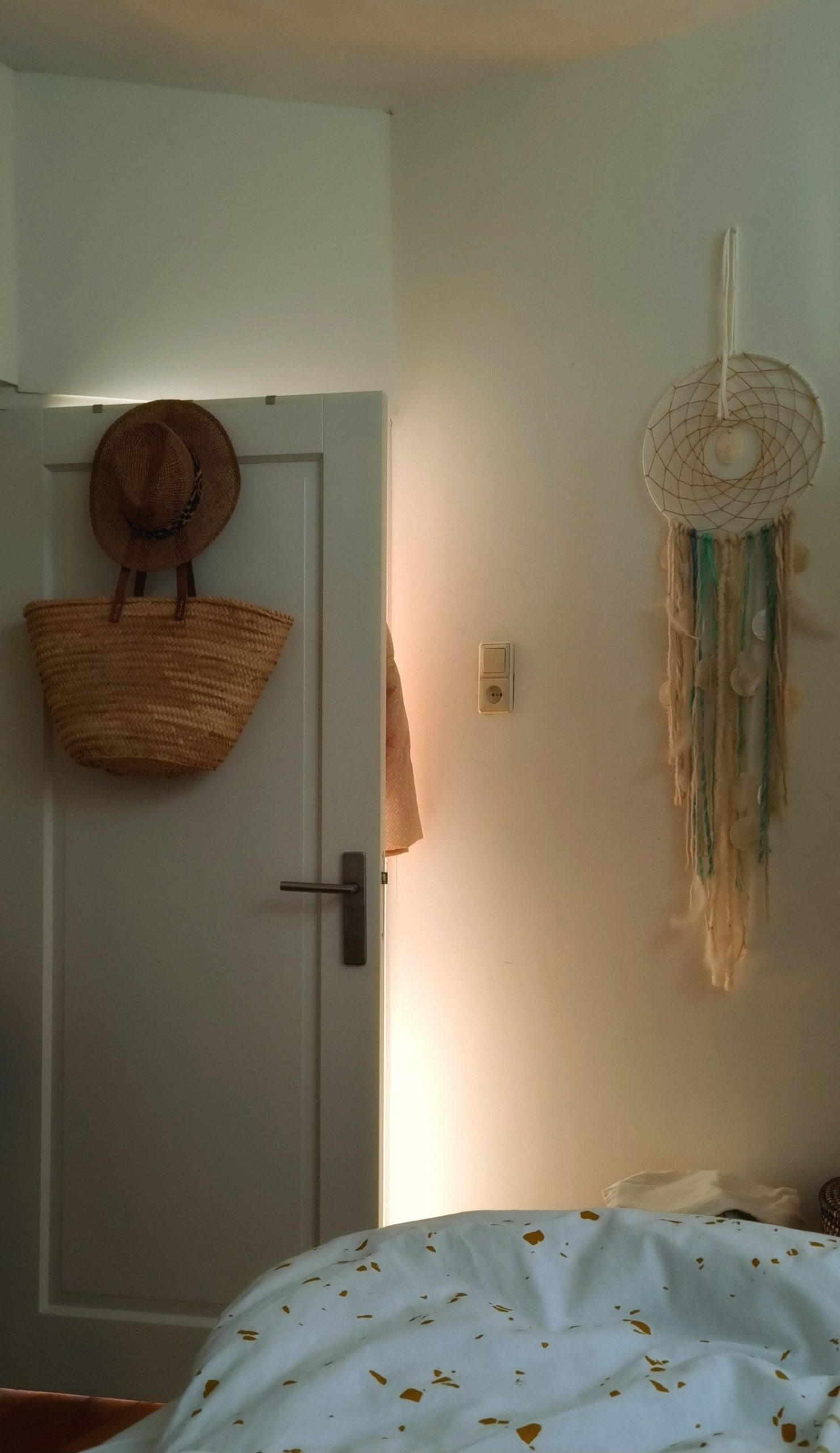 Elegant bohemian bedroom with stylish hanging decor and natural elements.