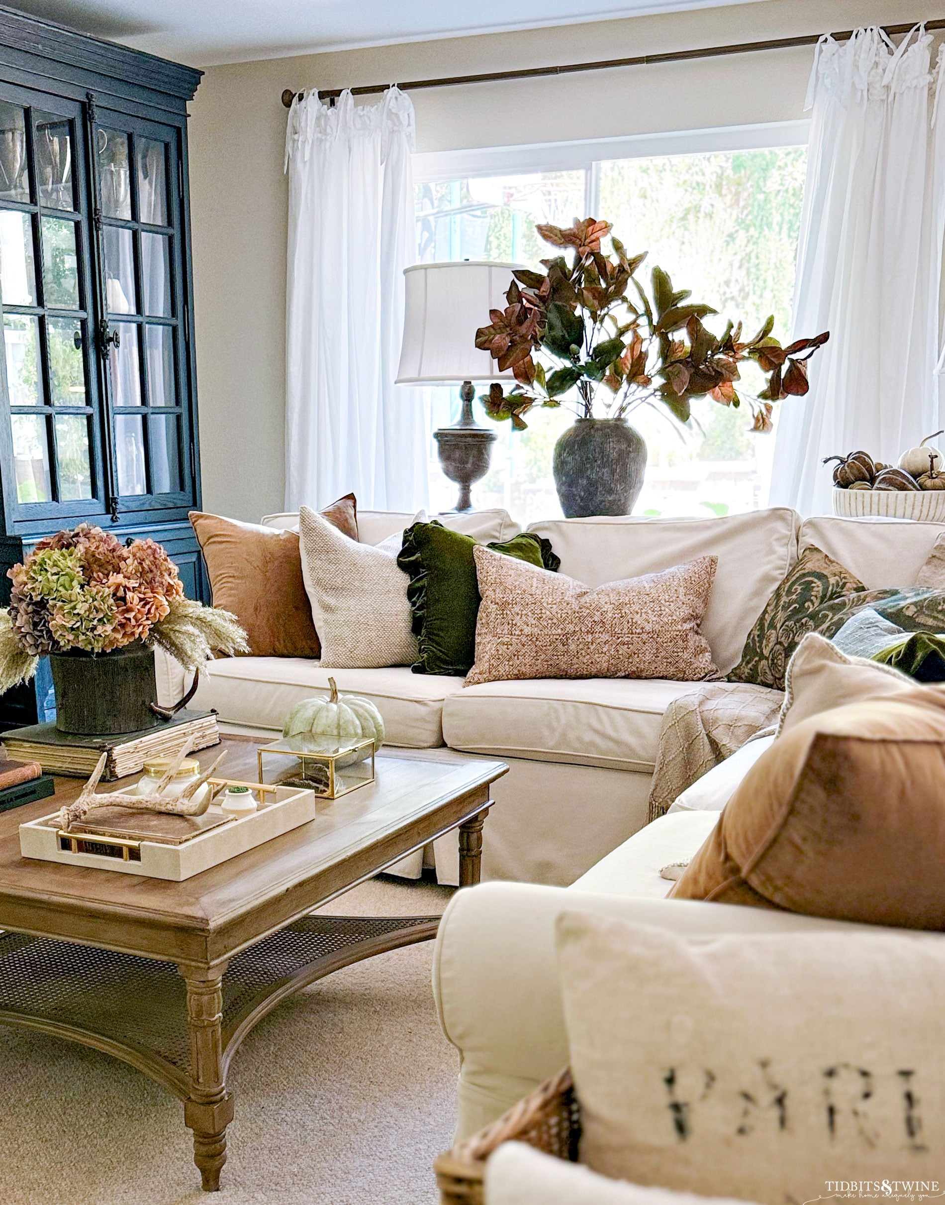 Fall Family room Tour - Green & Brown - Tidbits&Twine