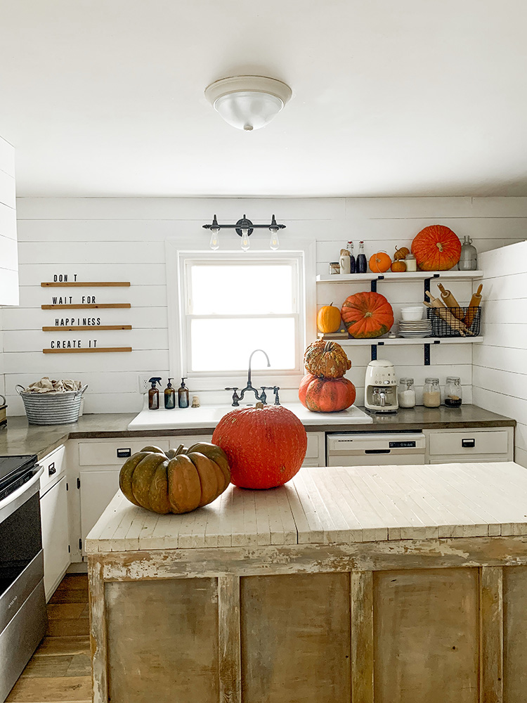 Fun Fall Views of Our Farmhouse Decor – Autumn Inspiration | We Lived Happily Ever After
