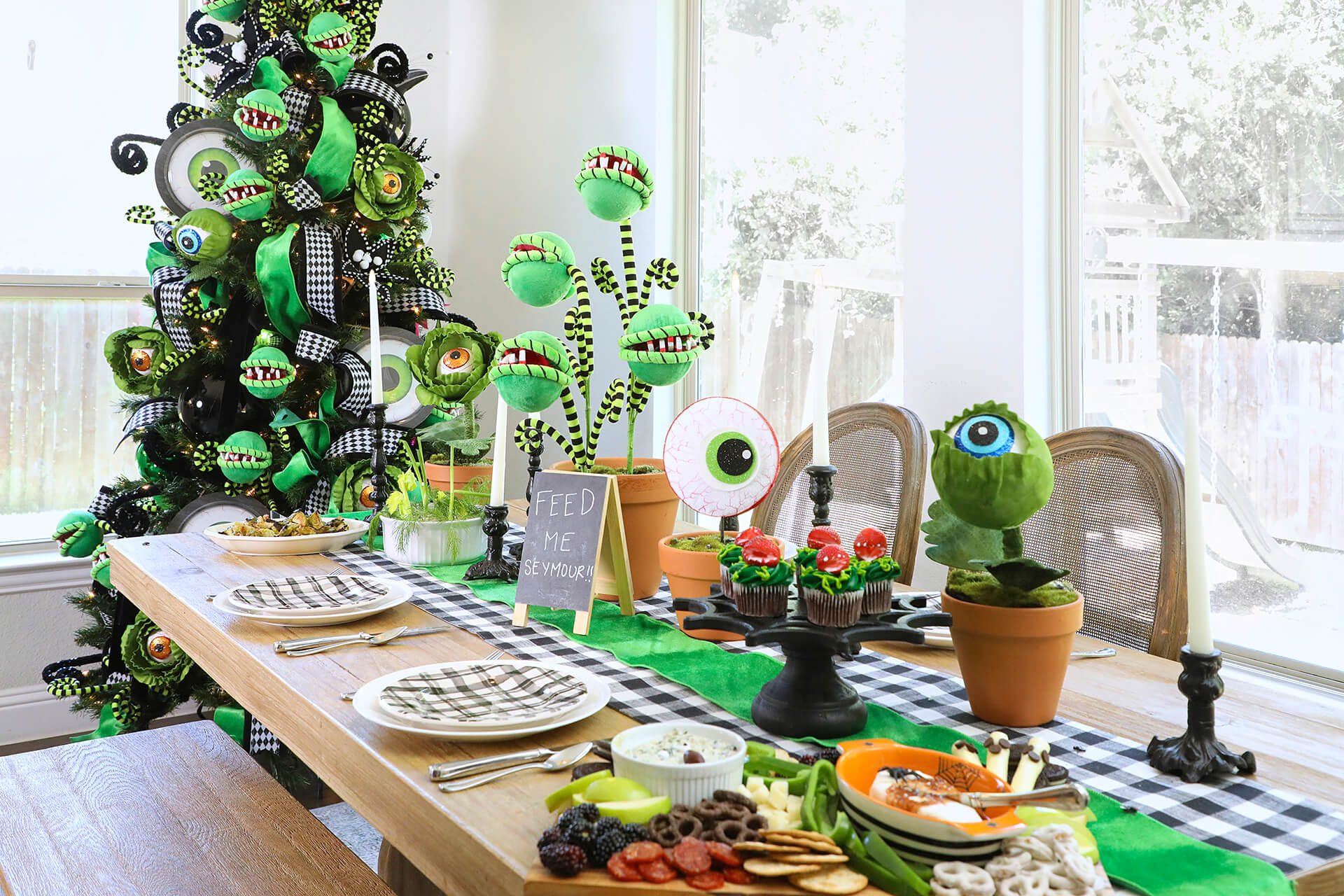 Halloween Decor for Your Party: A Spooky-Chic Guide to Trees, Tablescapes & Themed Treats - Decorator's Warehouse