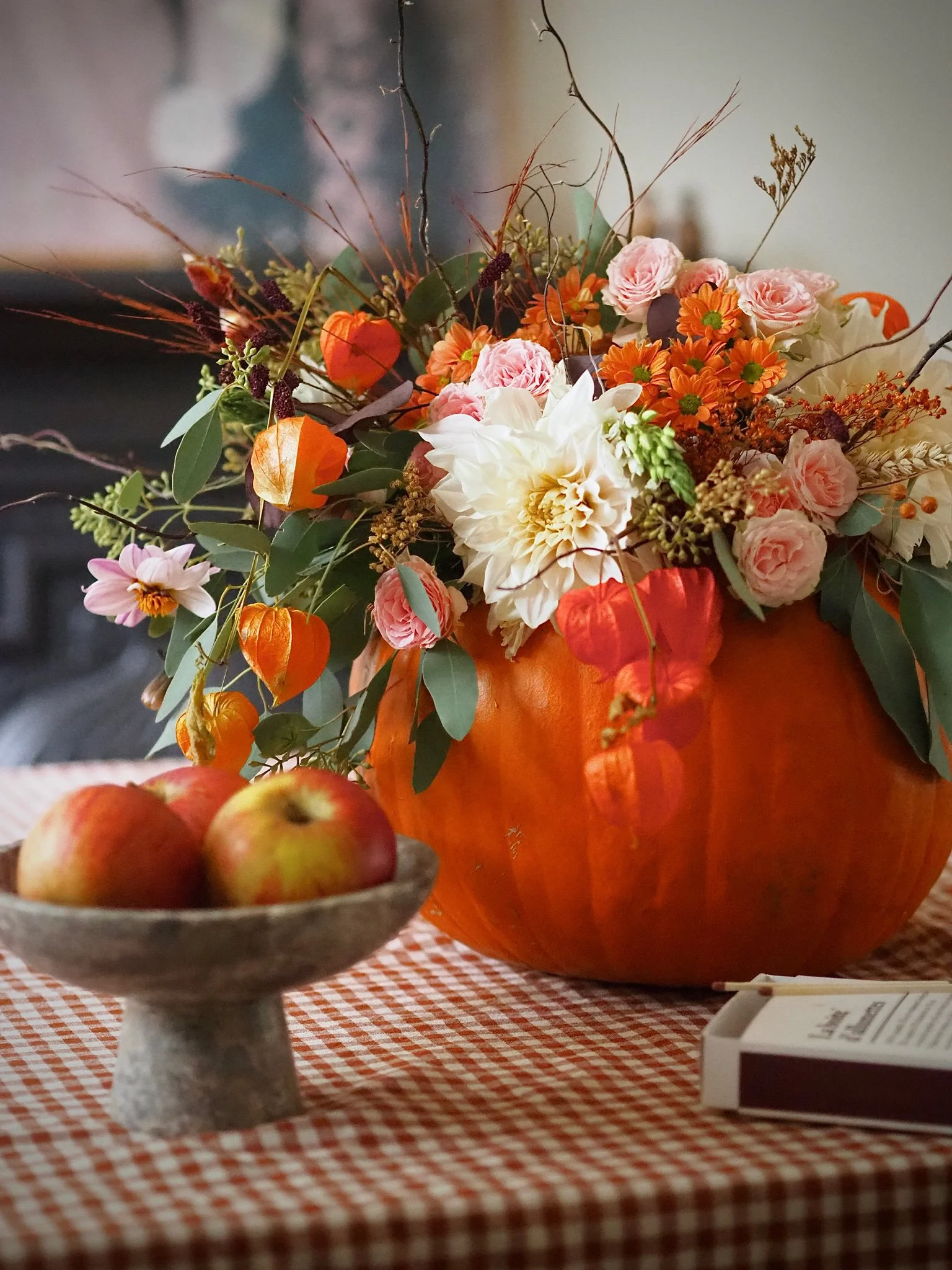 How To Make A Pretty Floral Pumpkin Display For Halloween — MELANIE LISSACK INTERIORS