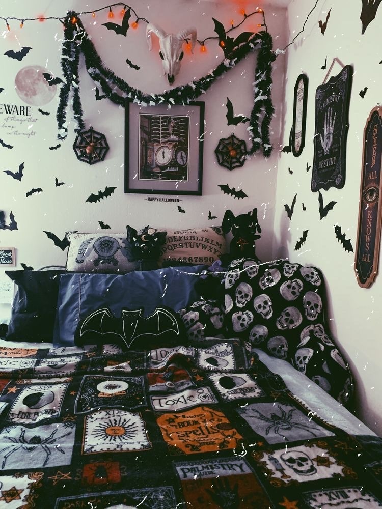 How would you decorate your room for Halloween? 🎃 – @thisishalloween1331 on Tumblr