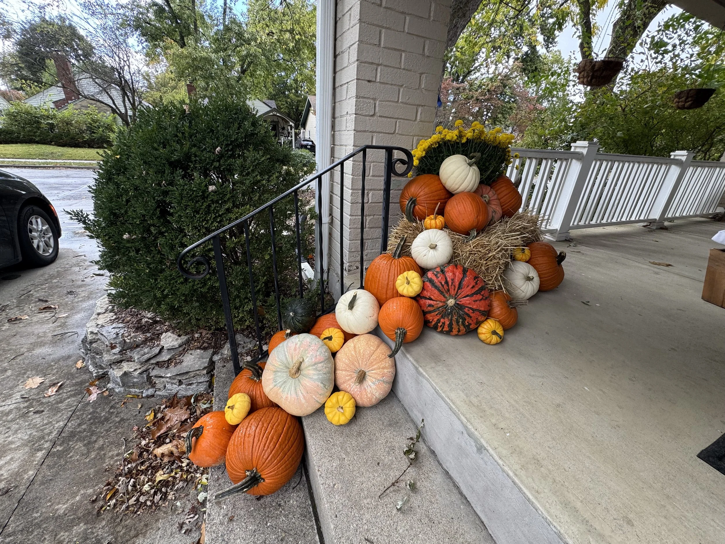 Pumpkin Decor Indy | Pumpkin Delivery in Indianapolis | Fall Porch Decor