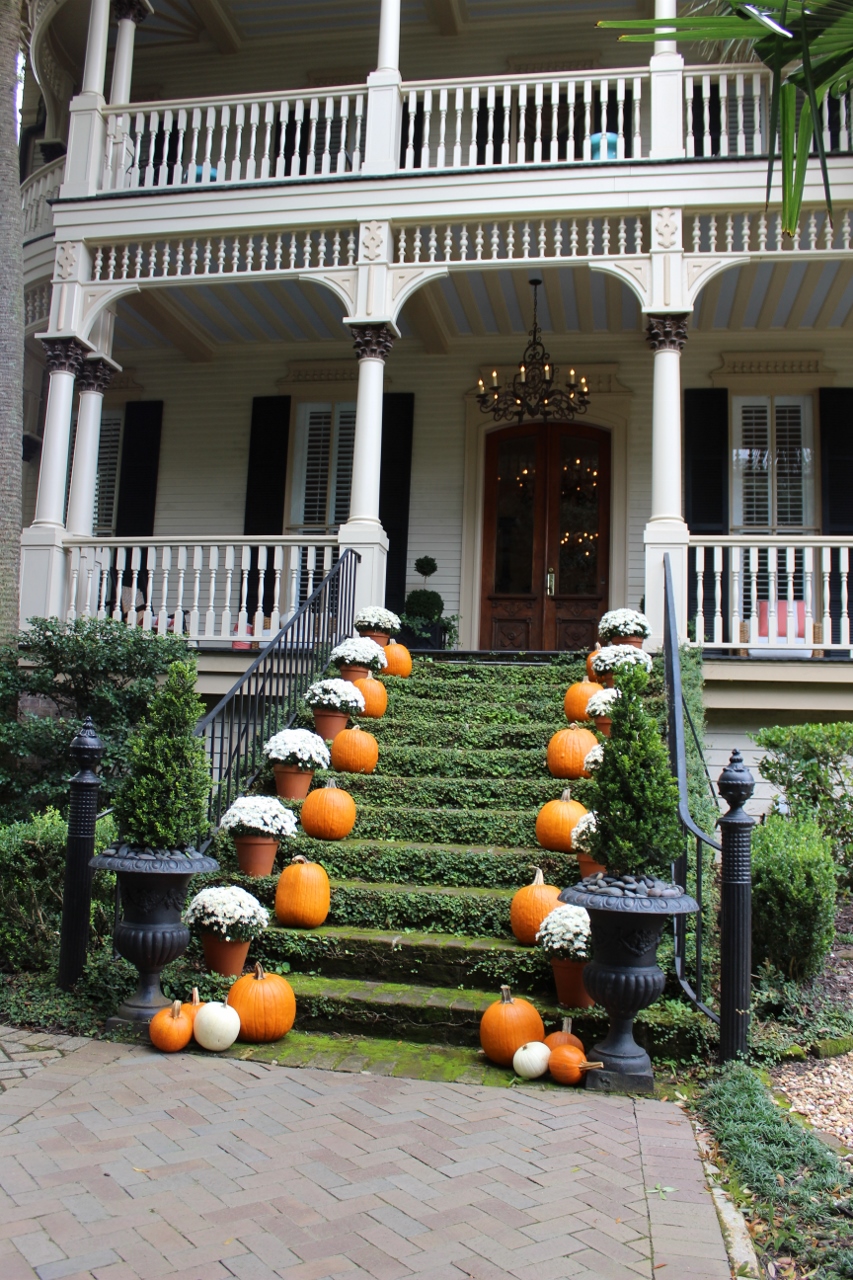 Three easy looks to get your porch ready for Halloween – Katie Jane Interiors