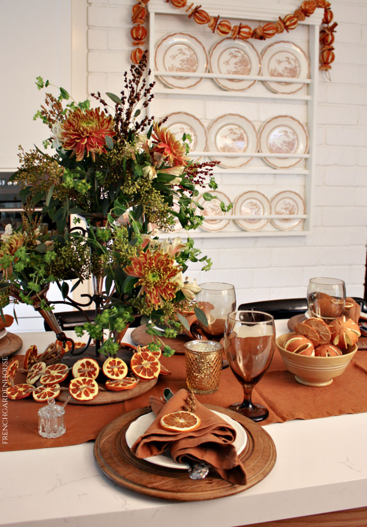 Warm Thanksgiving Table in Autumn Colors - frenchgardenhouse