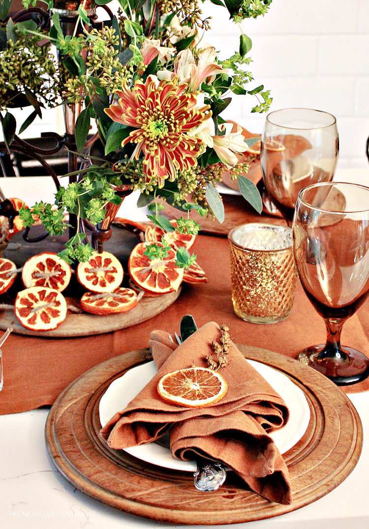 Warm Thanksgiving Table in Autumn Colors - frenchgardenhouse