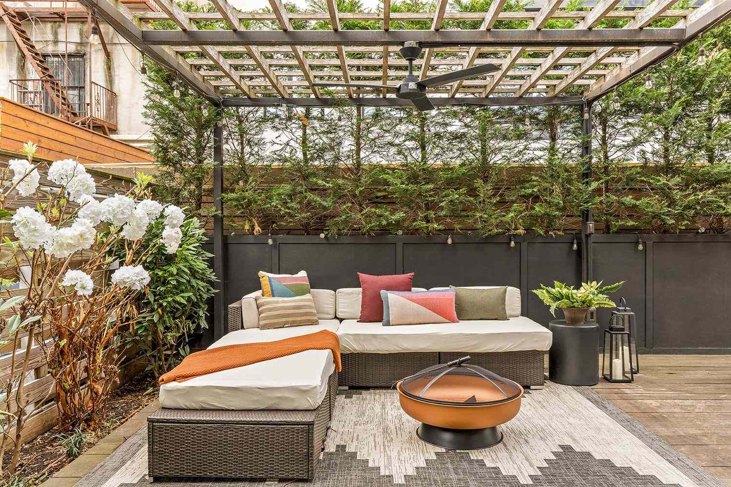10 Backyard Deck Ideas on a Budget for a Stylish Outdoor Space
