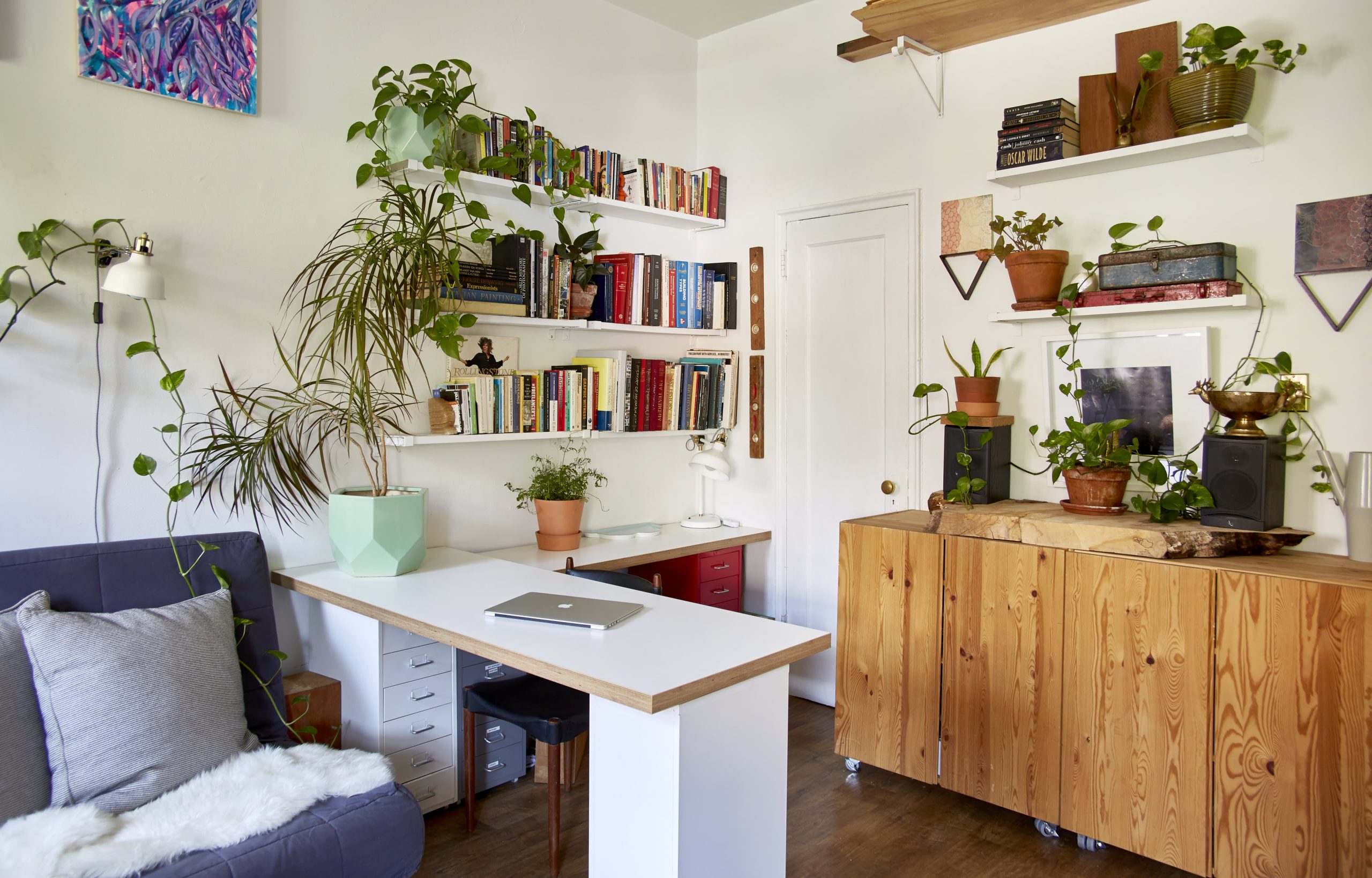 15 Best Corner Desks for Small Spaces in 2024 | Apartment Therapy