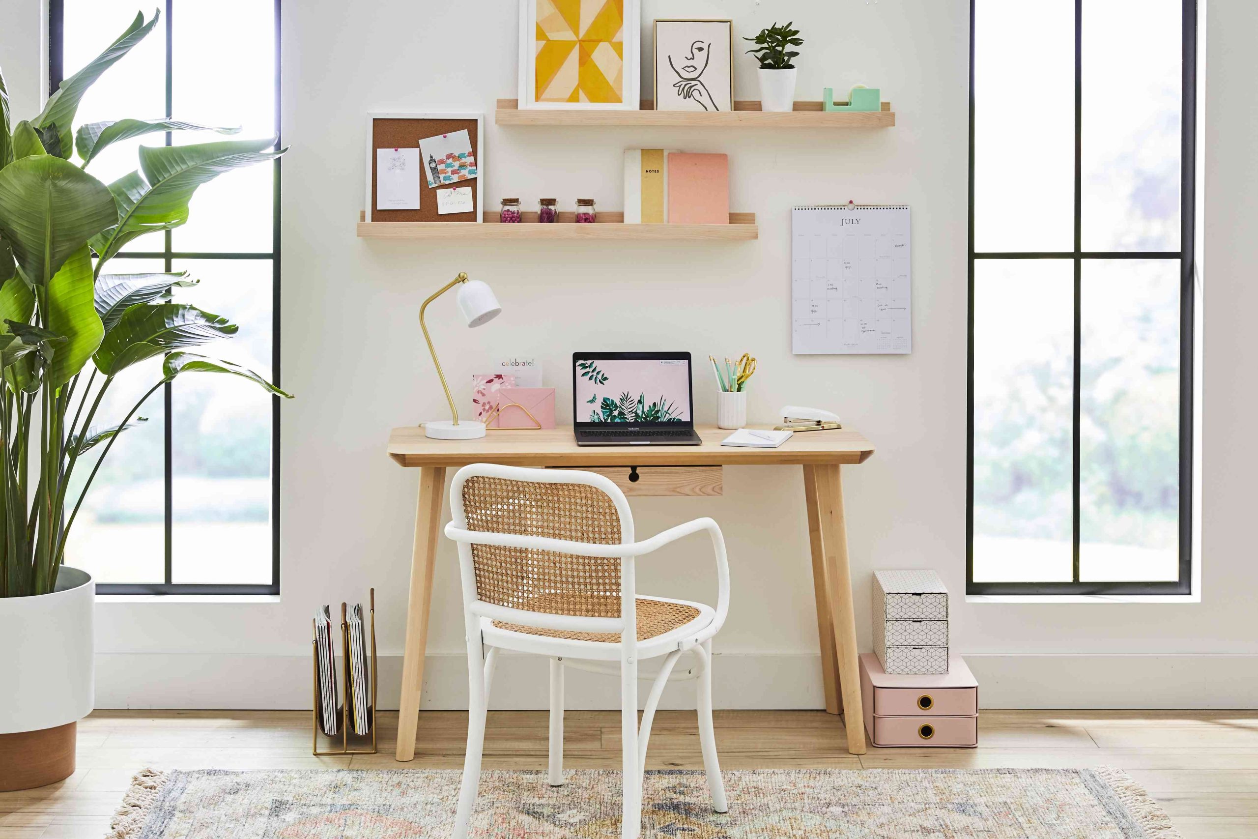 15 Desk Decor Ideas to Create Your Own Aesthetic