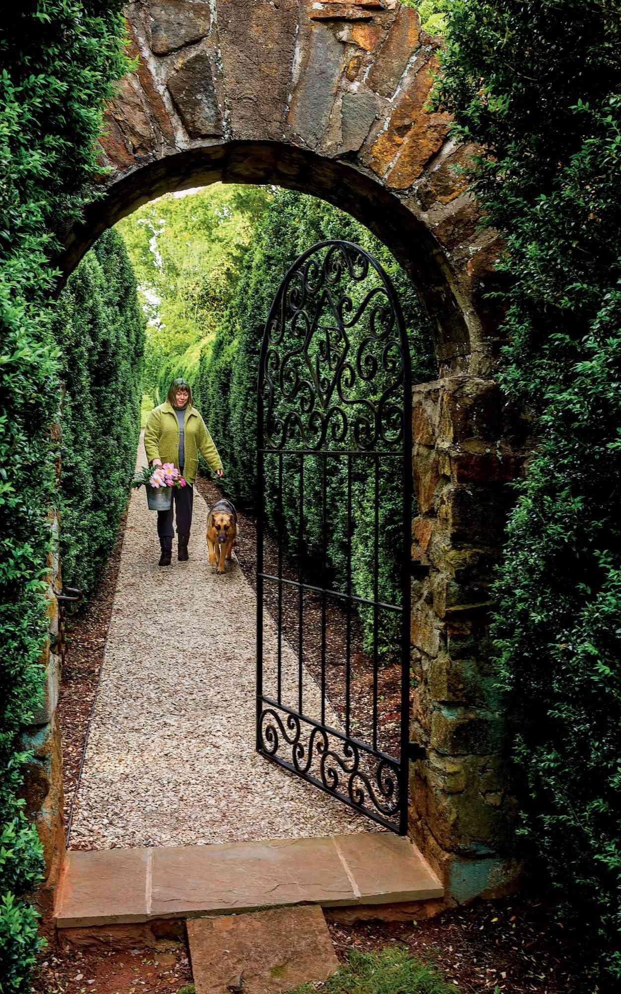 20 Garden Gate Ideas For A Dreamy Outdoor Entrance