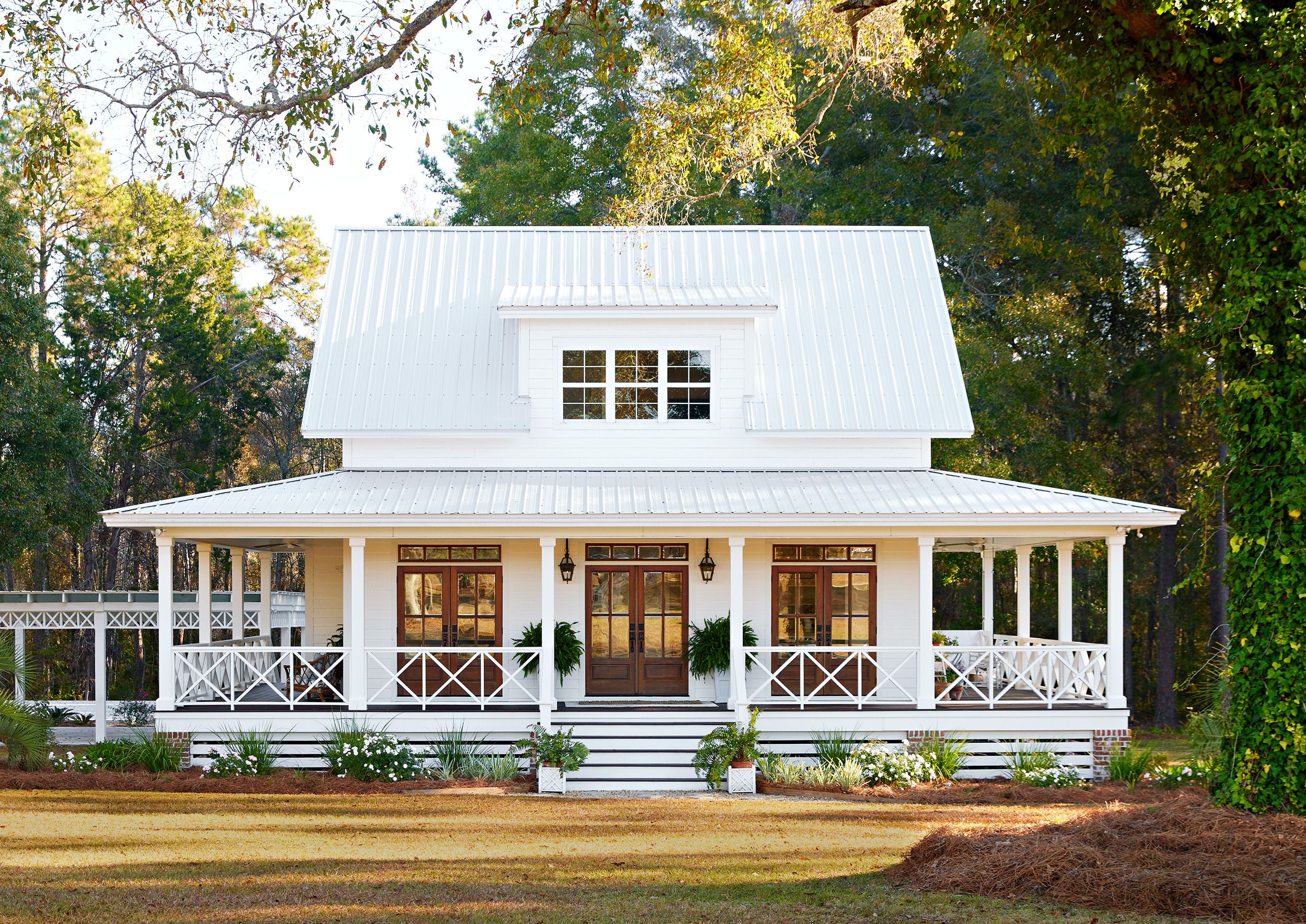 22 Porch Railing Design Ideas to Boost Your Home's Curb Appeal