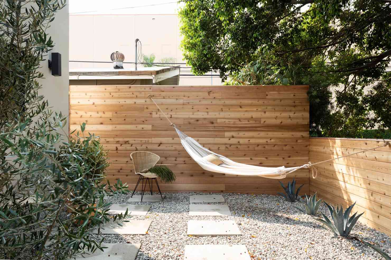 26 Outdoor Privacy Screen Ideas for a Secluded Backyard