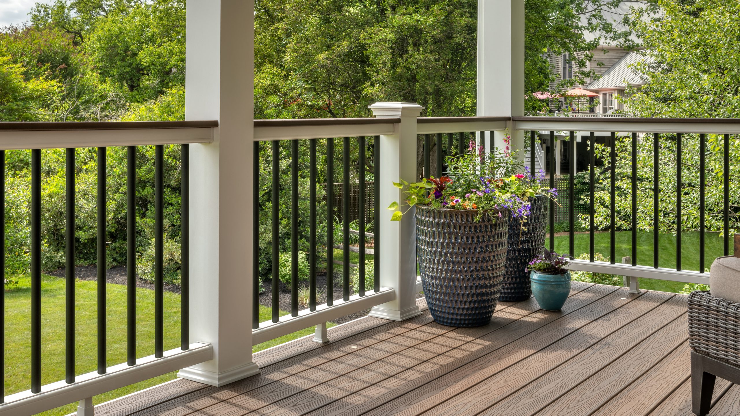 27 Stunning Trex Deck Railing Ideas For Any Outdoor Space | Premium Decking Supply
