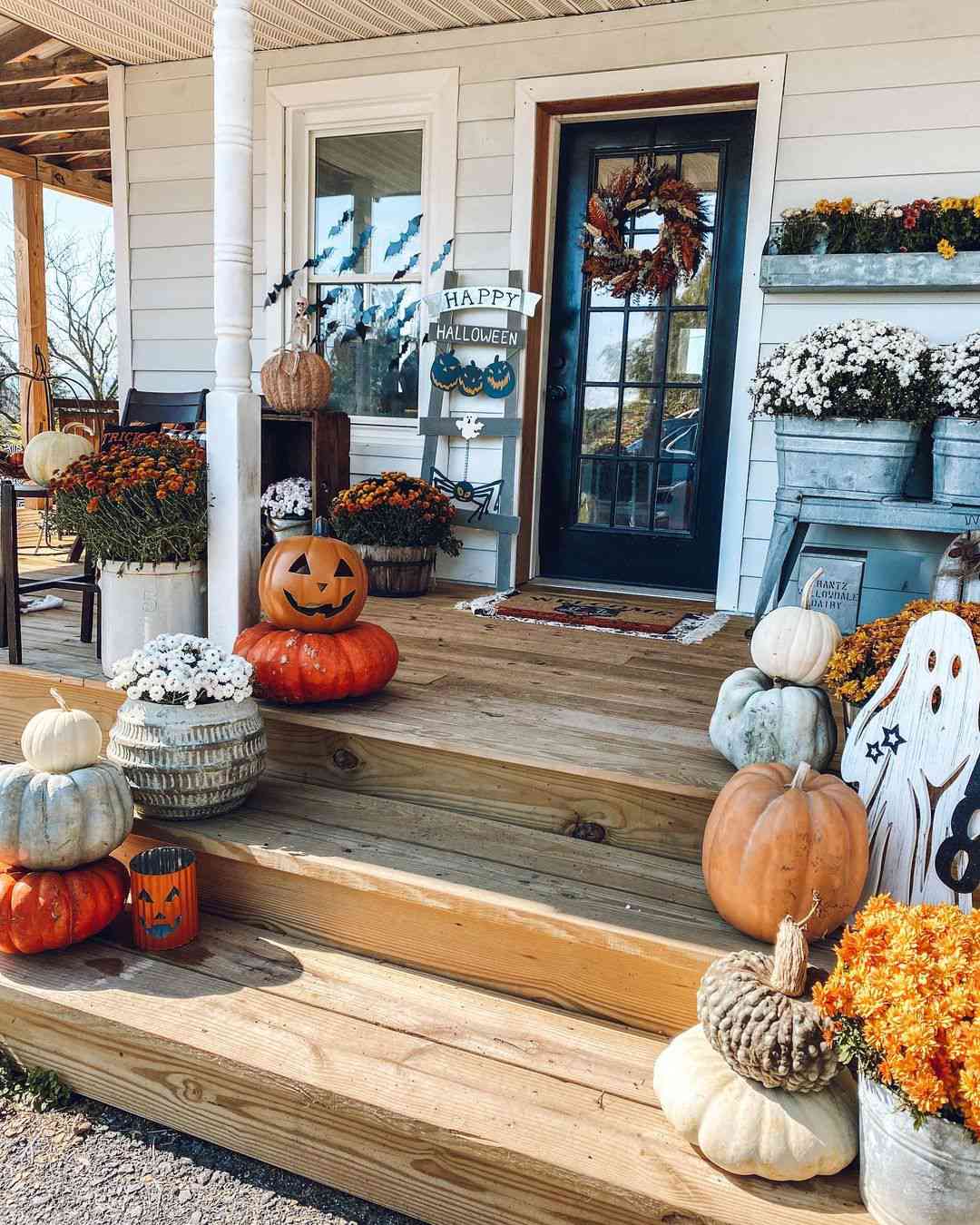 33 Front Porch Decorating Ideas for a Happy Halloween