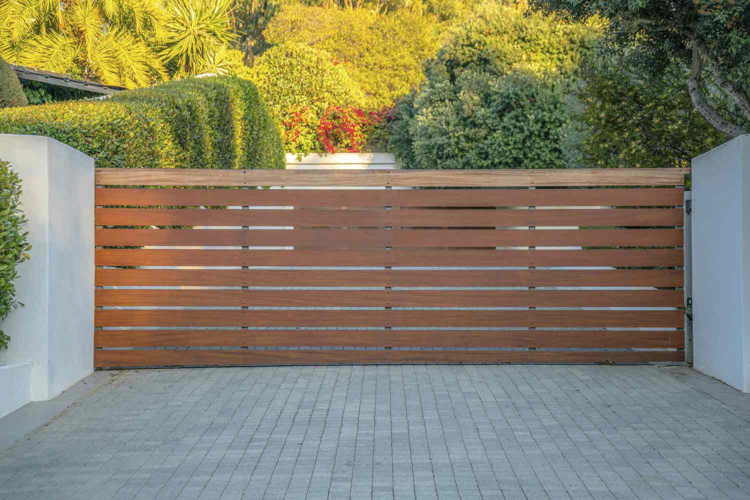 35 Driveway Gate Ideas to Suit Every House Style