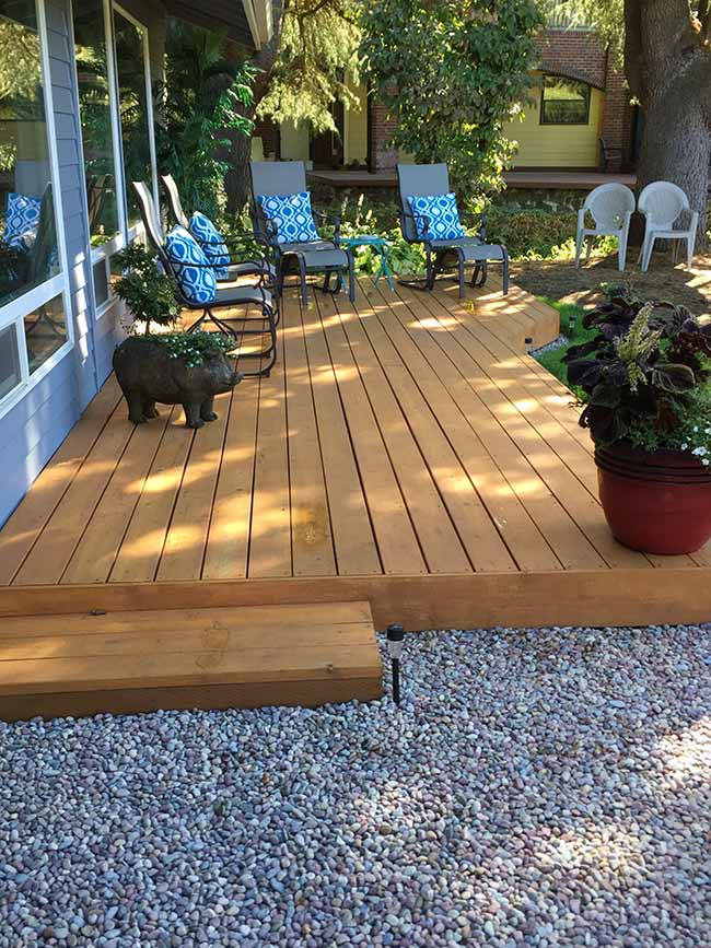 45 Creative Ground-Level Deck Designs for Small Yards