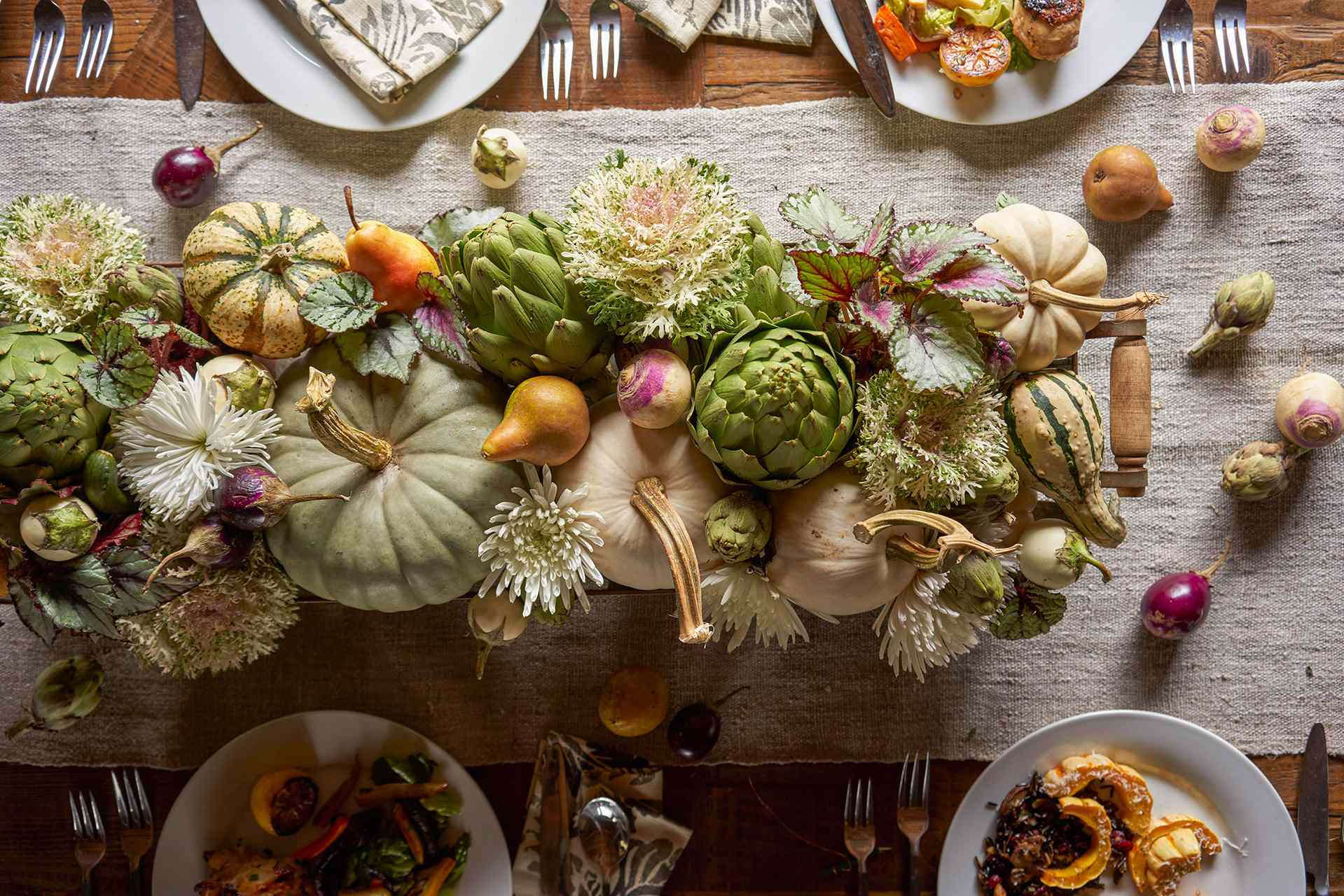 47 Beautiful Centerpiece Ideas for Your Thanksgiving Table
