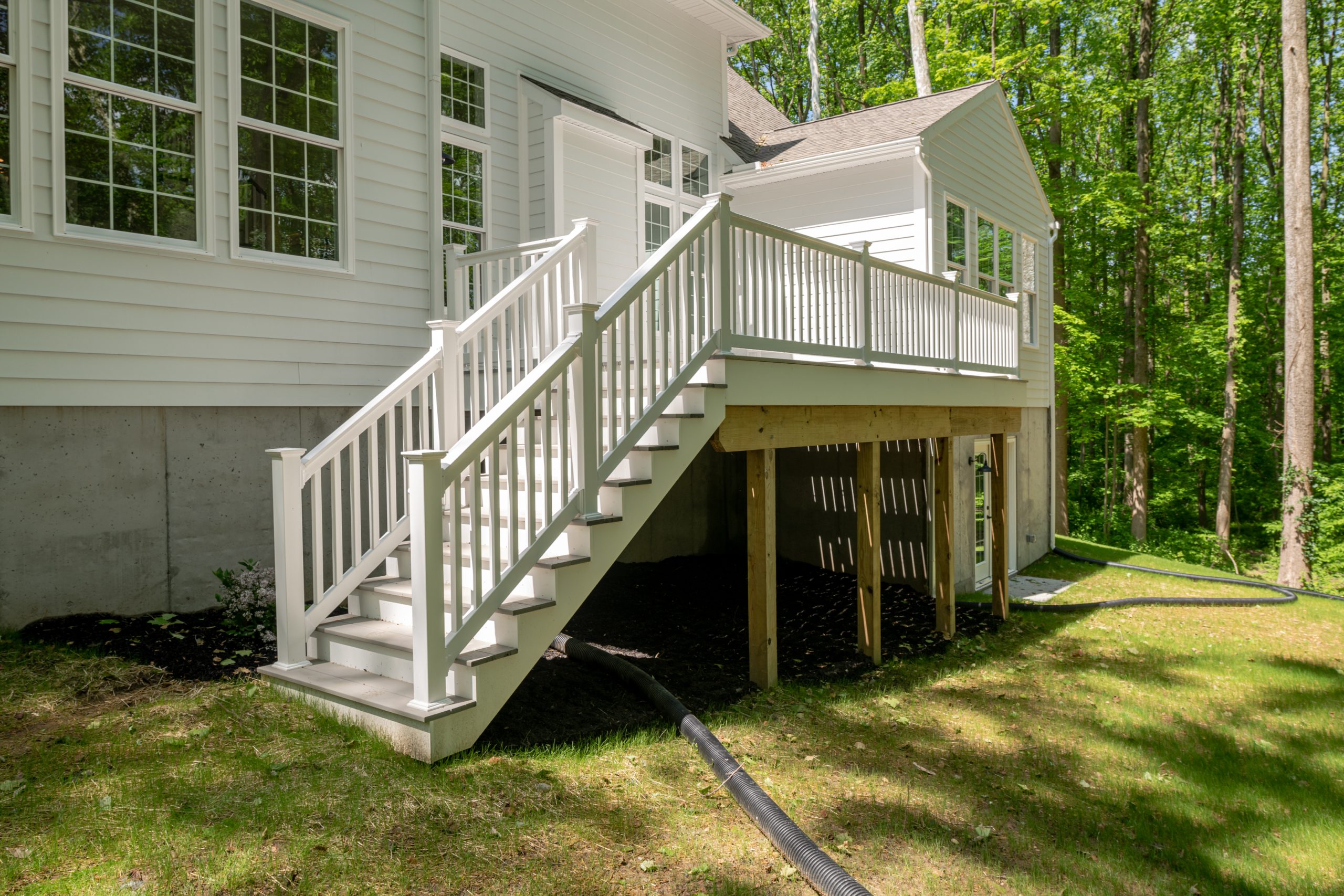 6 Deck Railing Options for Your Custom Home - CHG