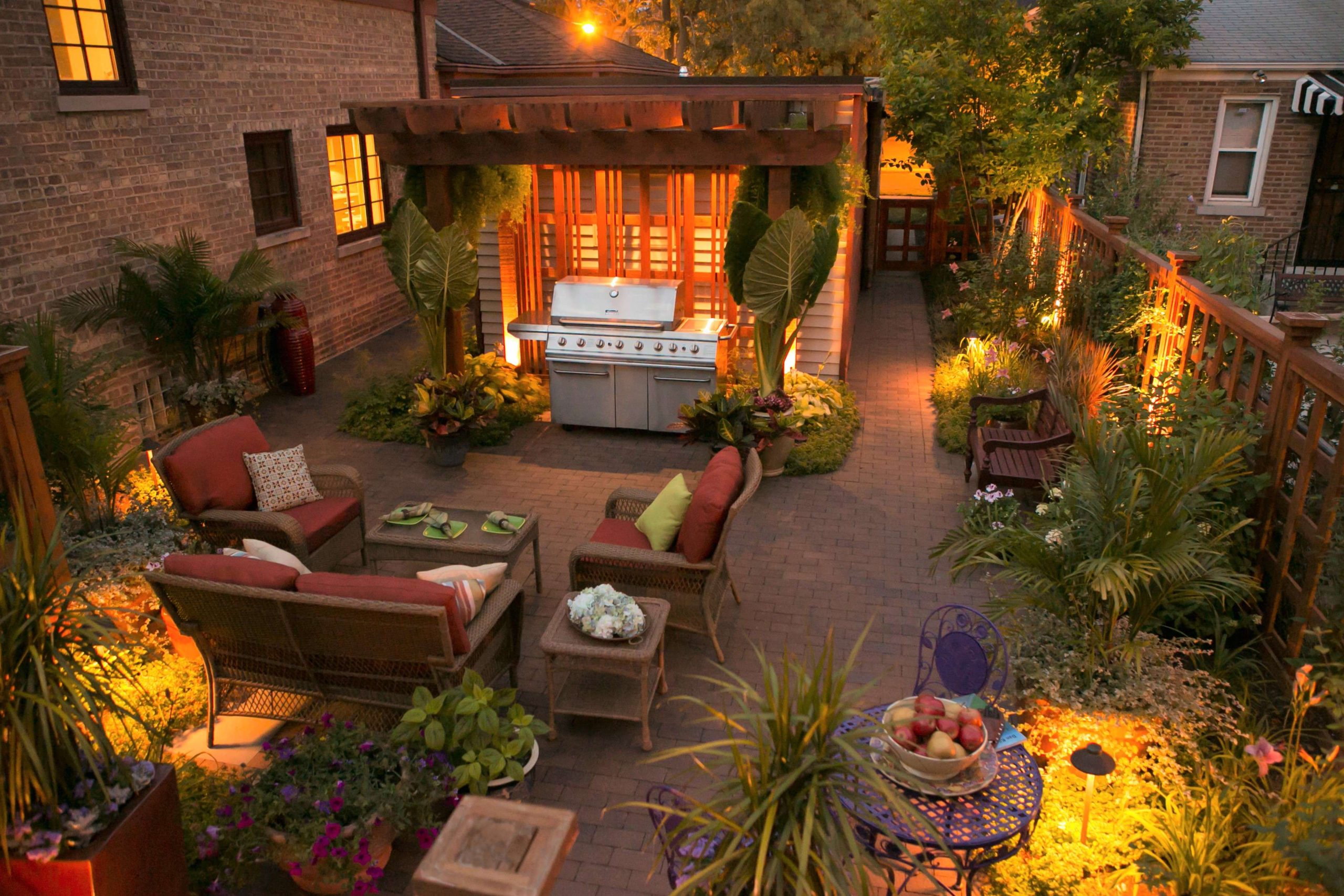 6 Great Tips to Arranging Container Plants Around Your Patio