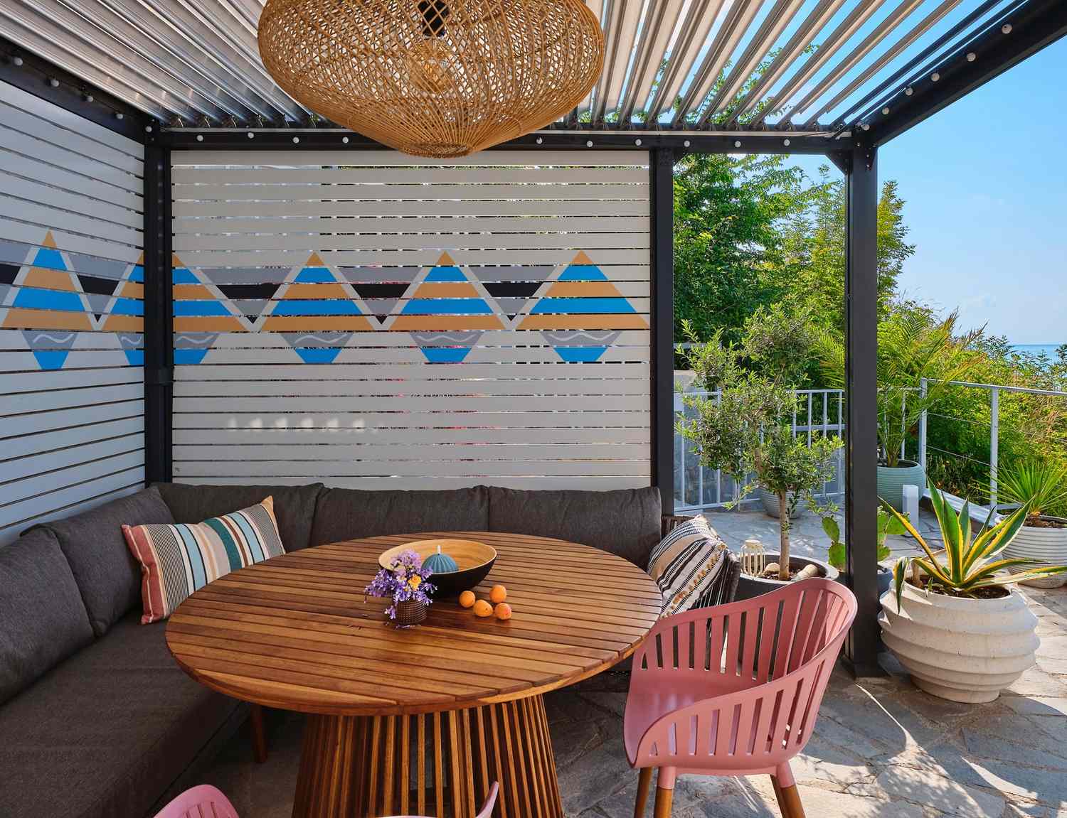 7 Modern Outdoor Seating Ideas That Feel Cozy, Not Uncomfortable