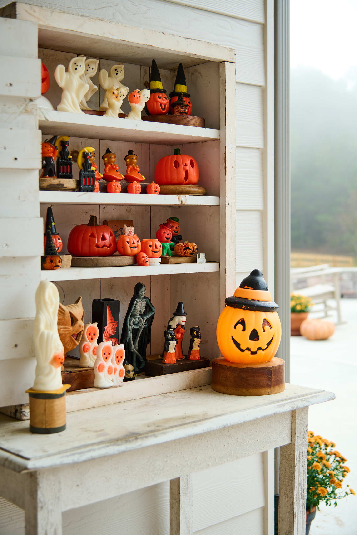 7 Ways to Decorate with Vintage Halloween Decor