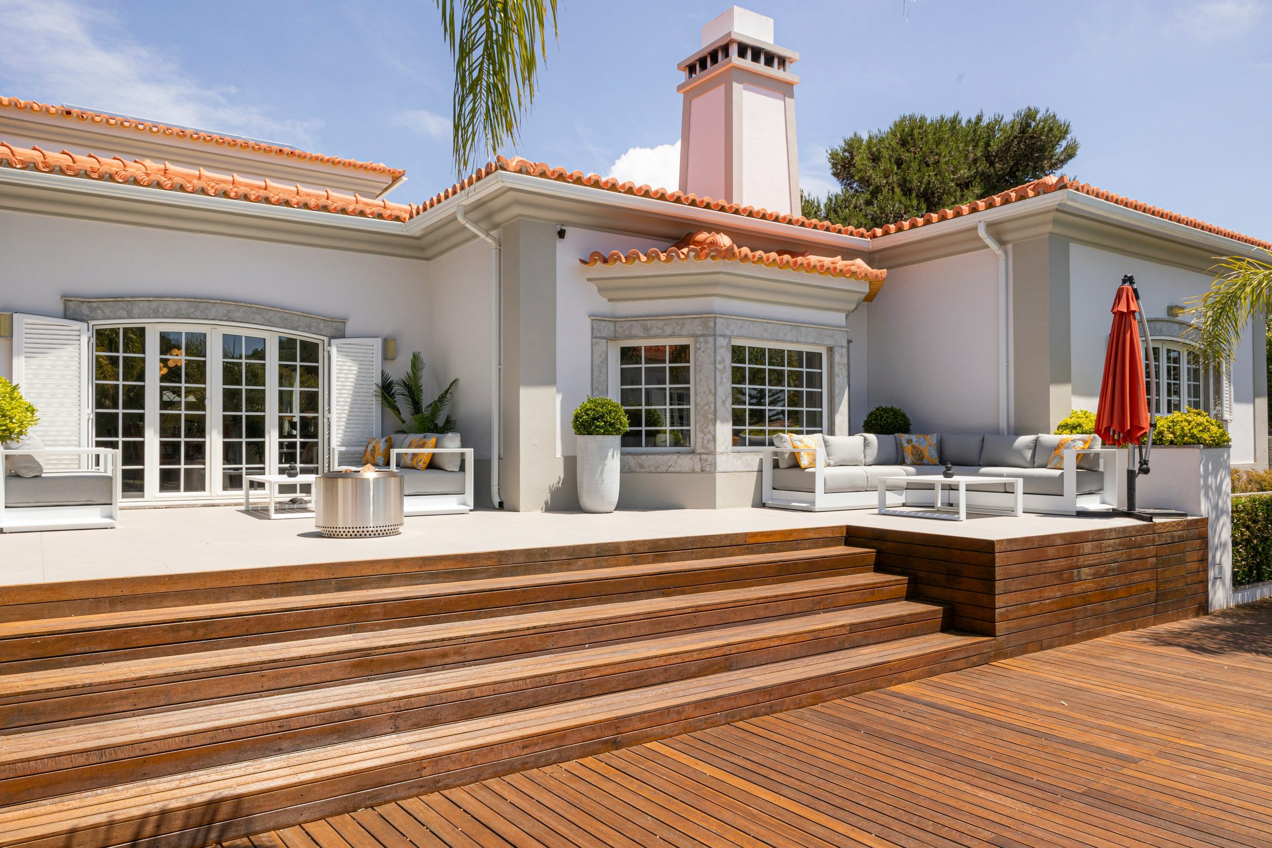 A beautiful house features an outdoor patio