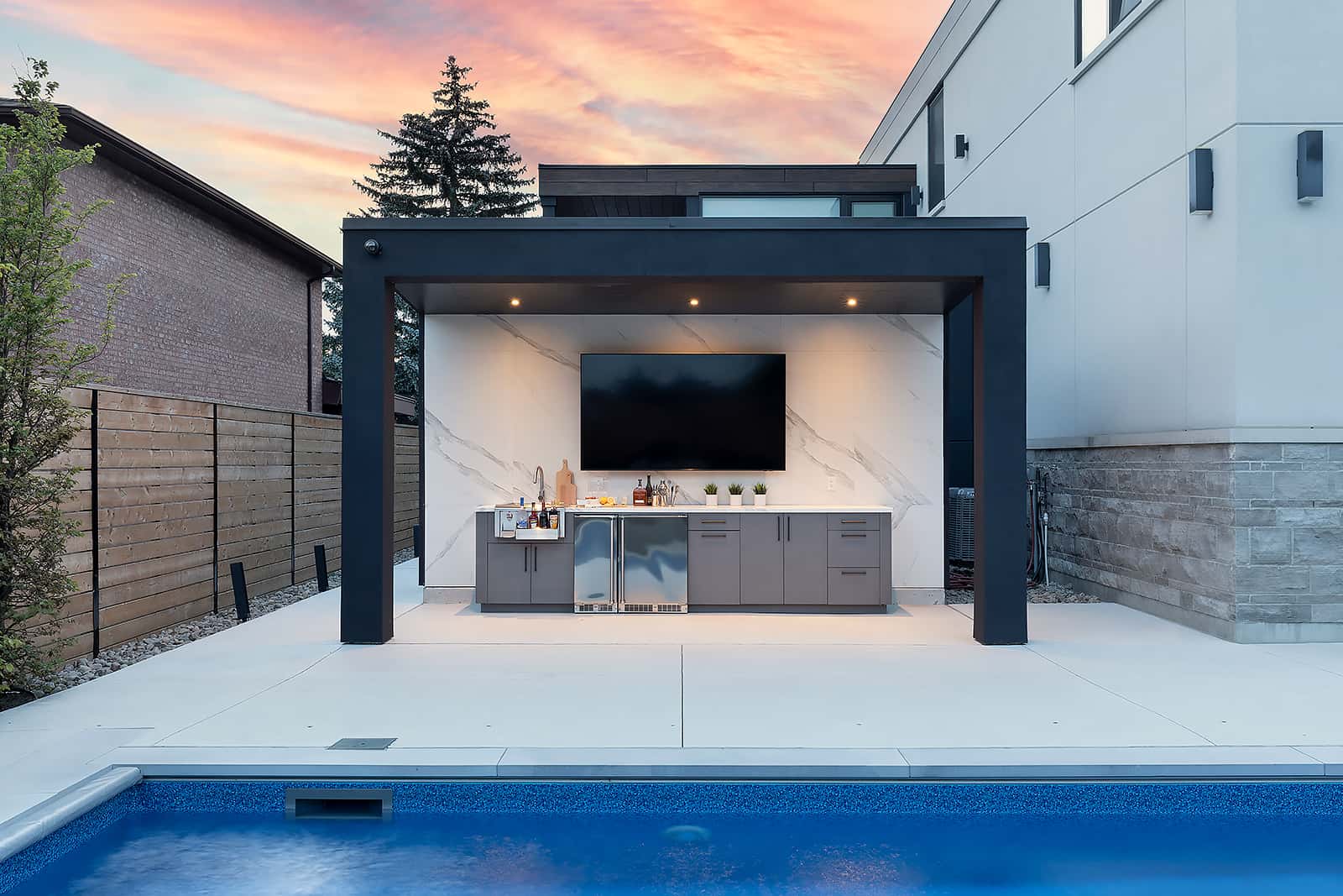 Aqua Bar | Outdoor Kitchen Inspiration