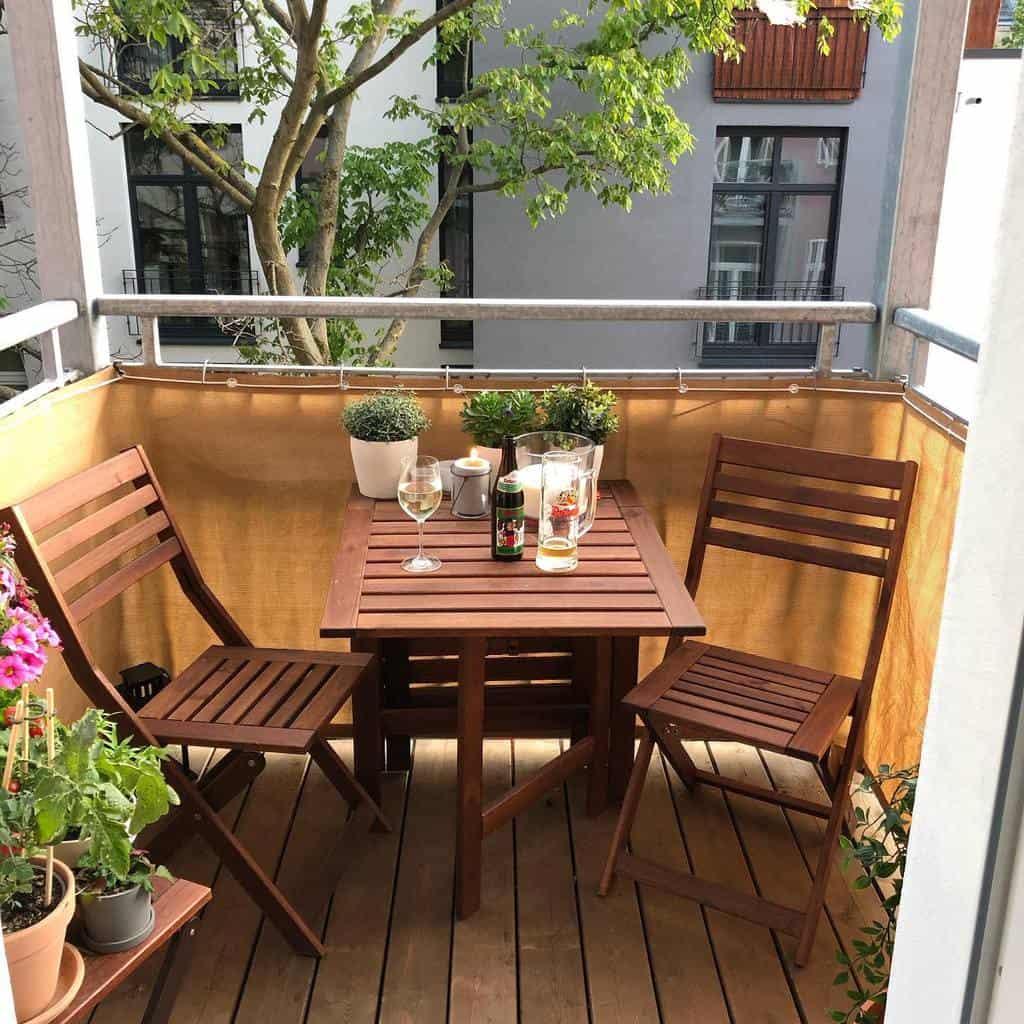 BALCONY PRIVACY SCREENS: EMBRACING URBAN SECLUSION – LOVE STORY