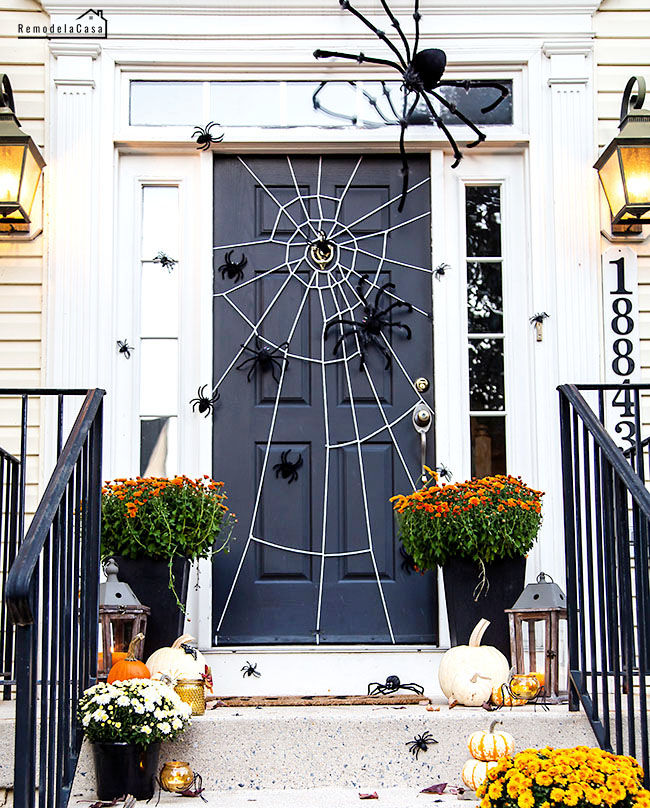 Creepy Crawlers Halloween Porch - Remodelando la Casa