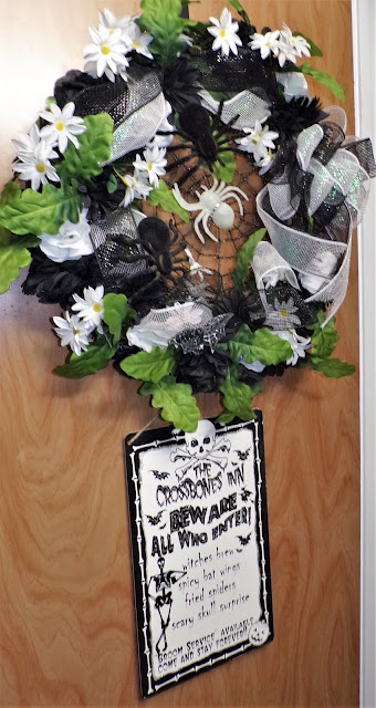 DEBBIE-DABBLE BLOG: A Pink and Black Halloween in the Powder Room......