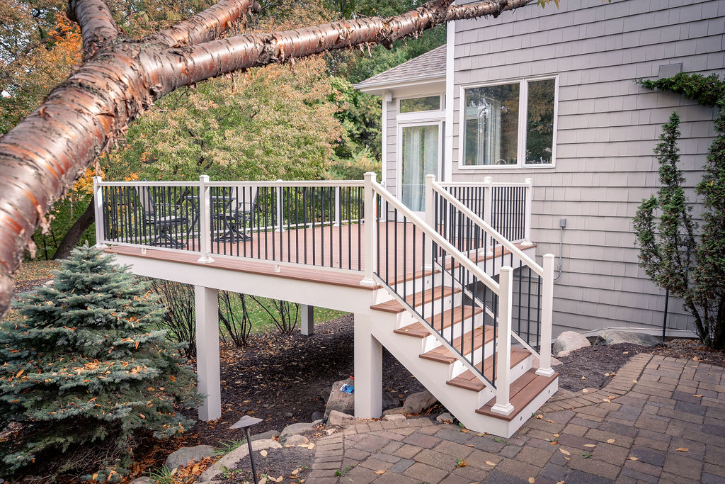 Deck with White Trim | The Overland Deck | Lakeside Decking