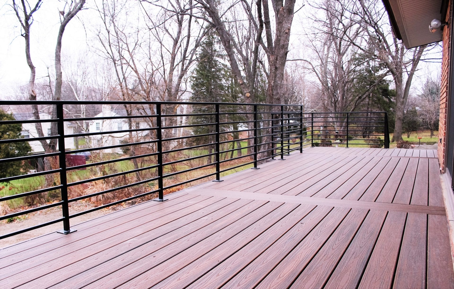Elegant Horizontal Metal Deck Railings
