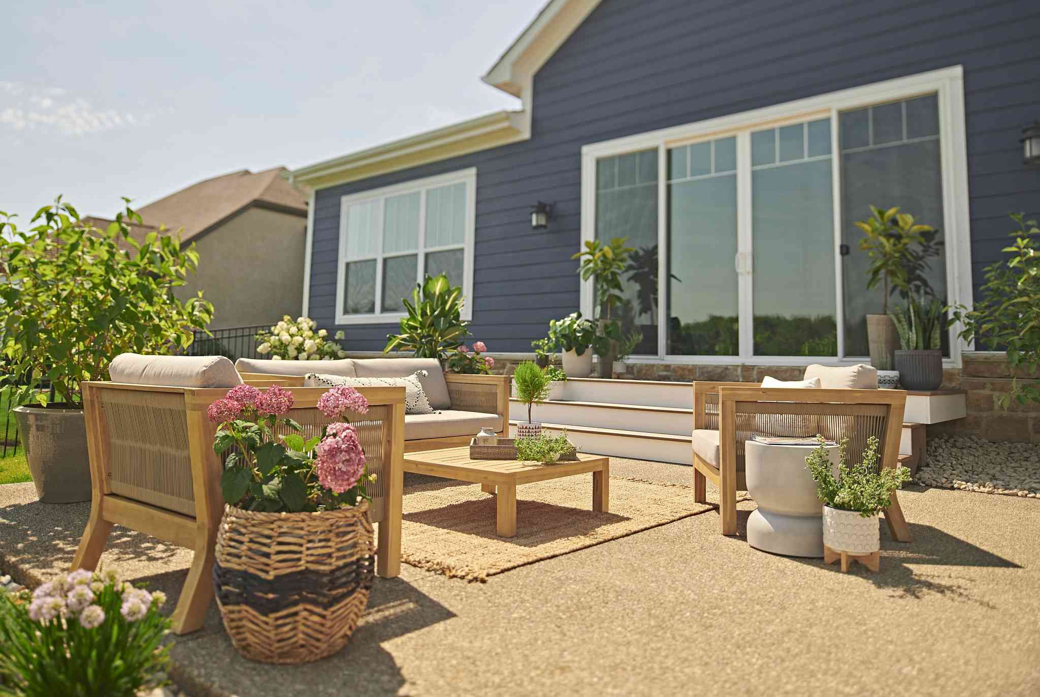 Elevating Your Outdoor Space with Planters | ScottsMiracle-Gro US