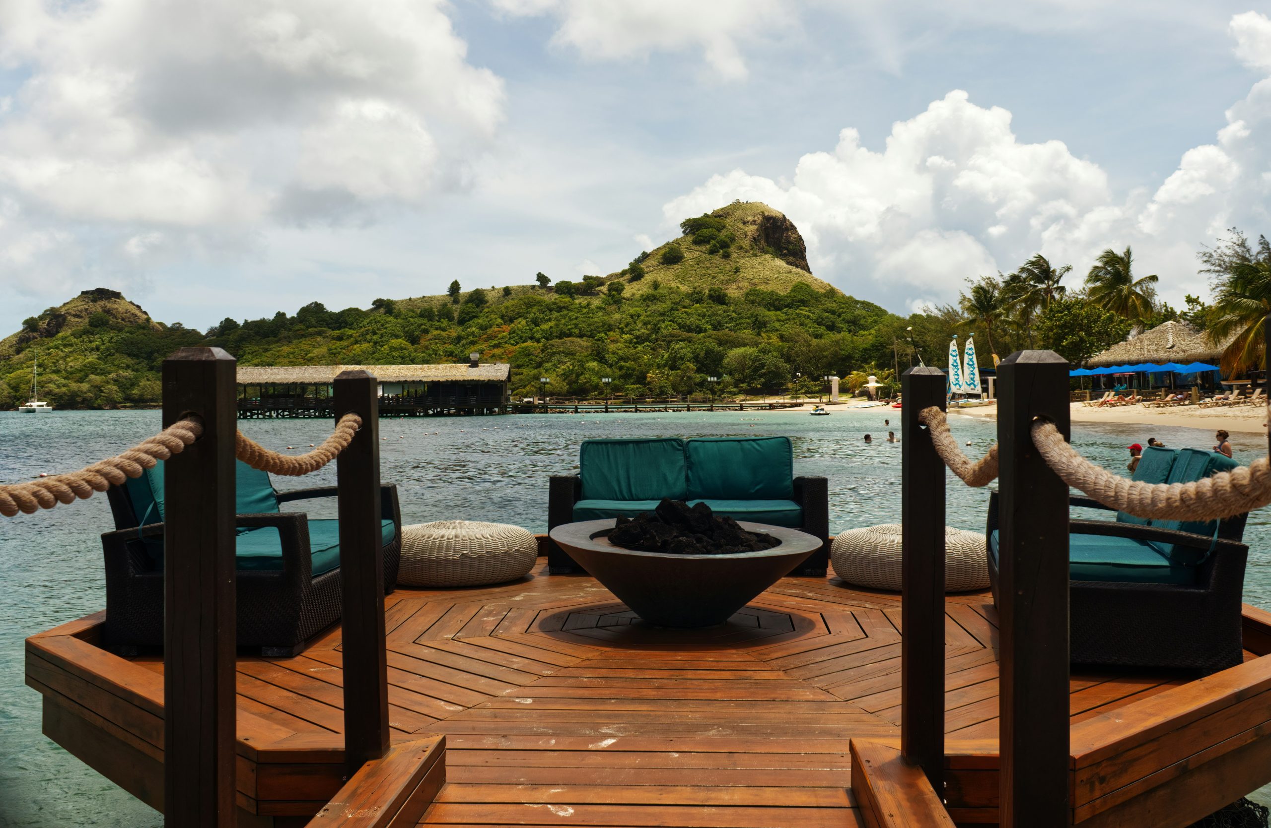 Floating lounge