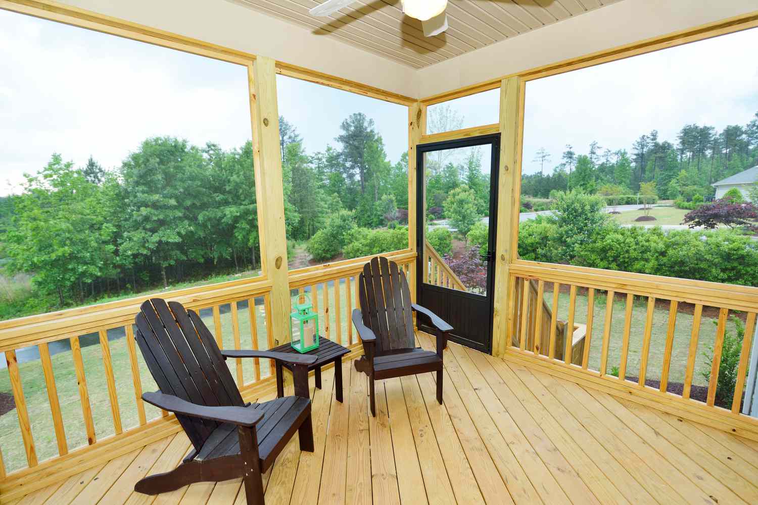 How to Build a Screened-in Porch From Scratch