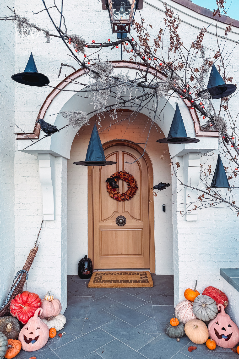 How to Create a Cozy & Slightly Spooky Fall Porch