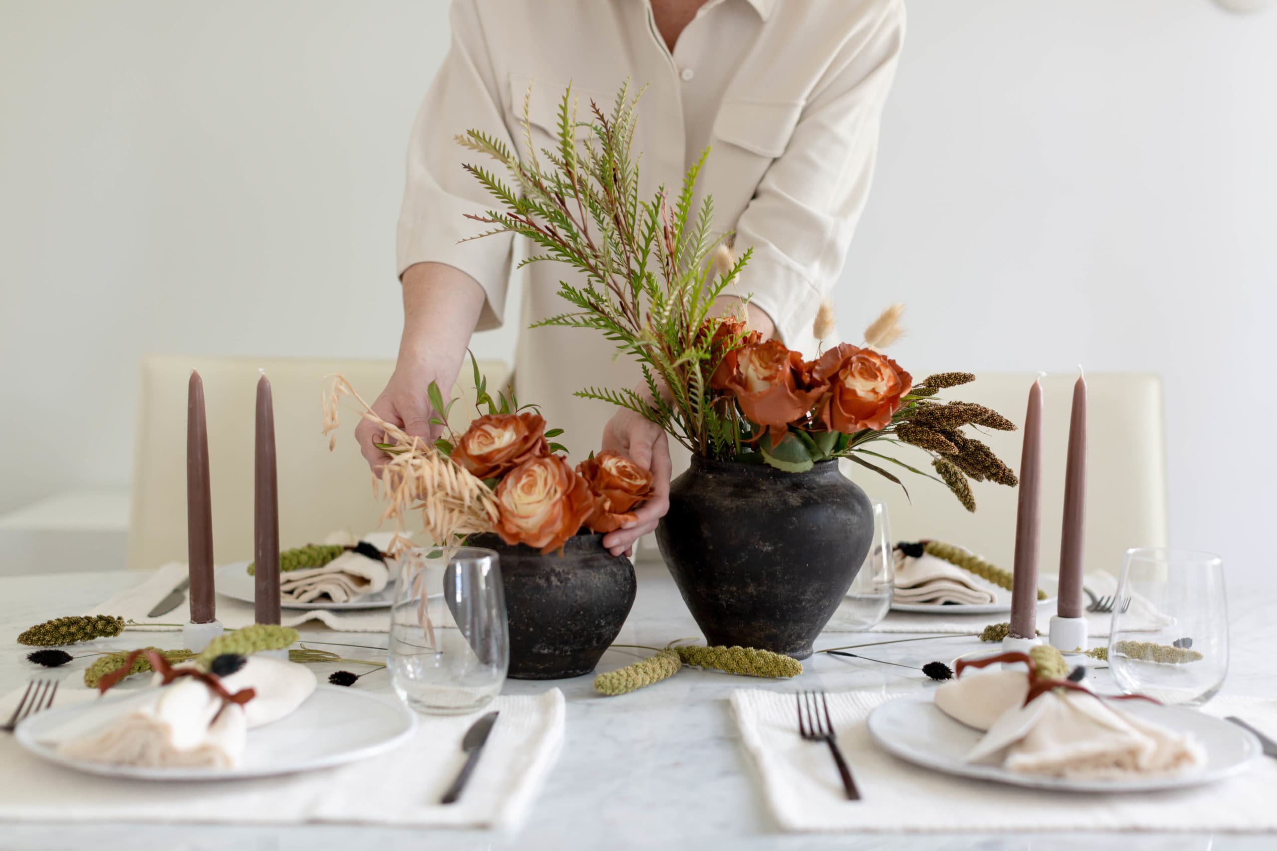 How To Set a Clean and Crisp Holiday Table – Frederic Magazine