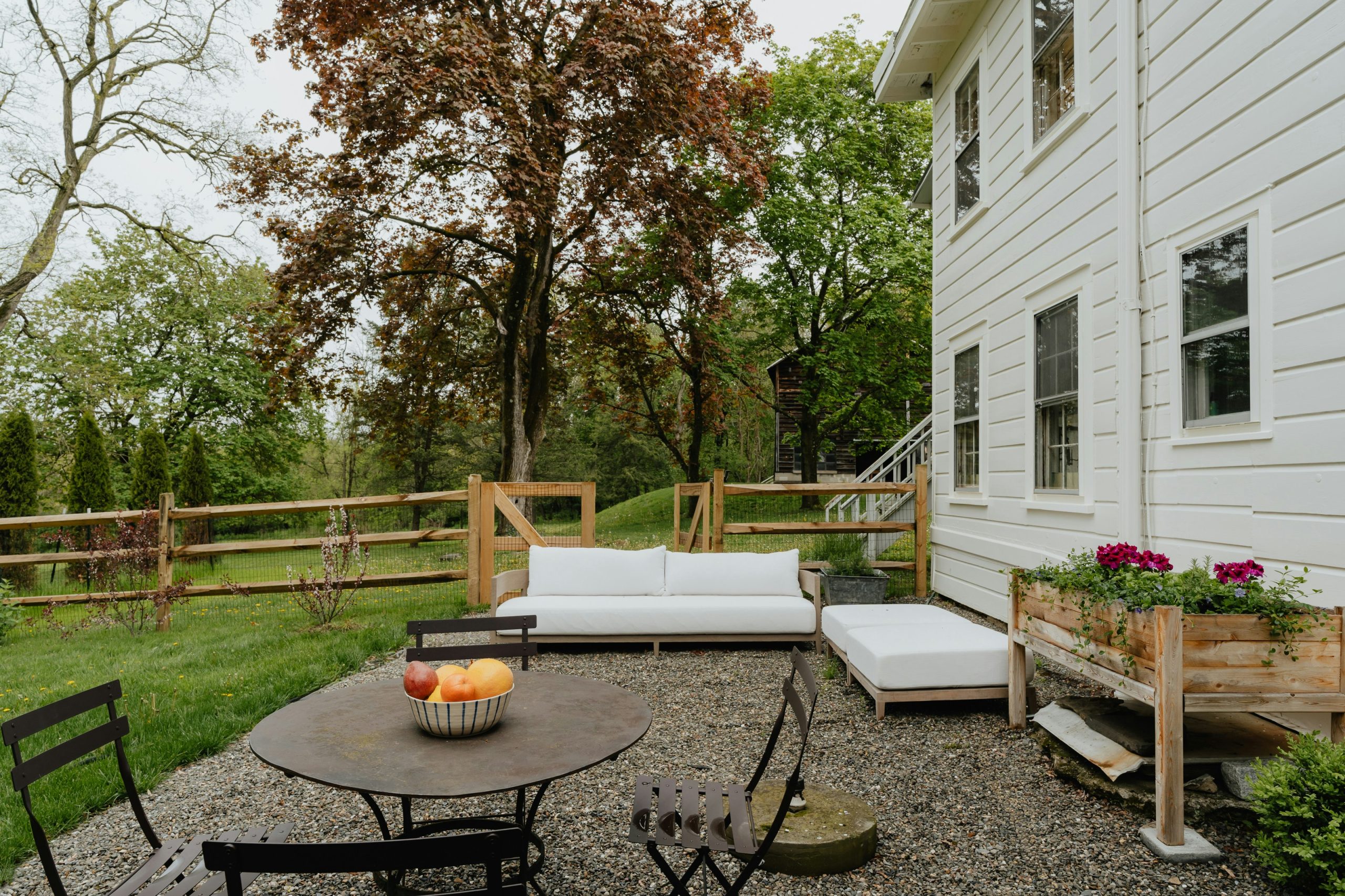 How Your Outdoor Furniture Arrangement Shapes Conversations