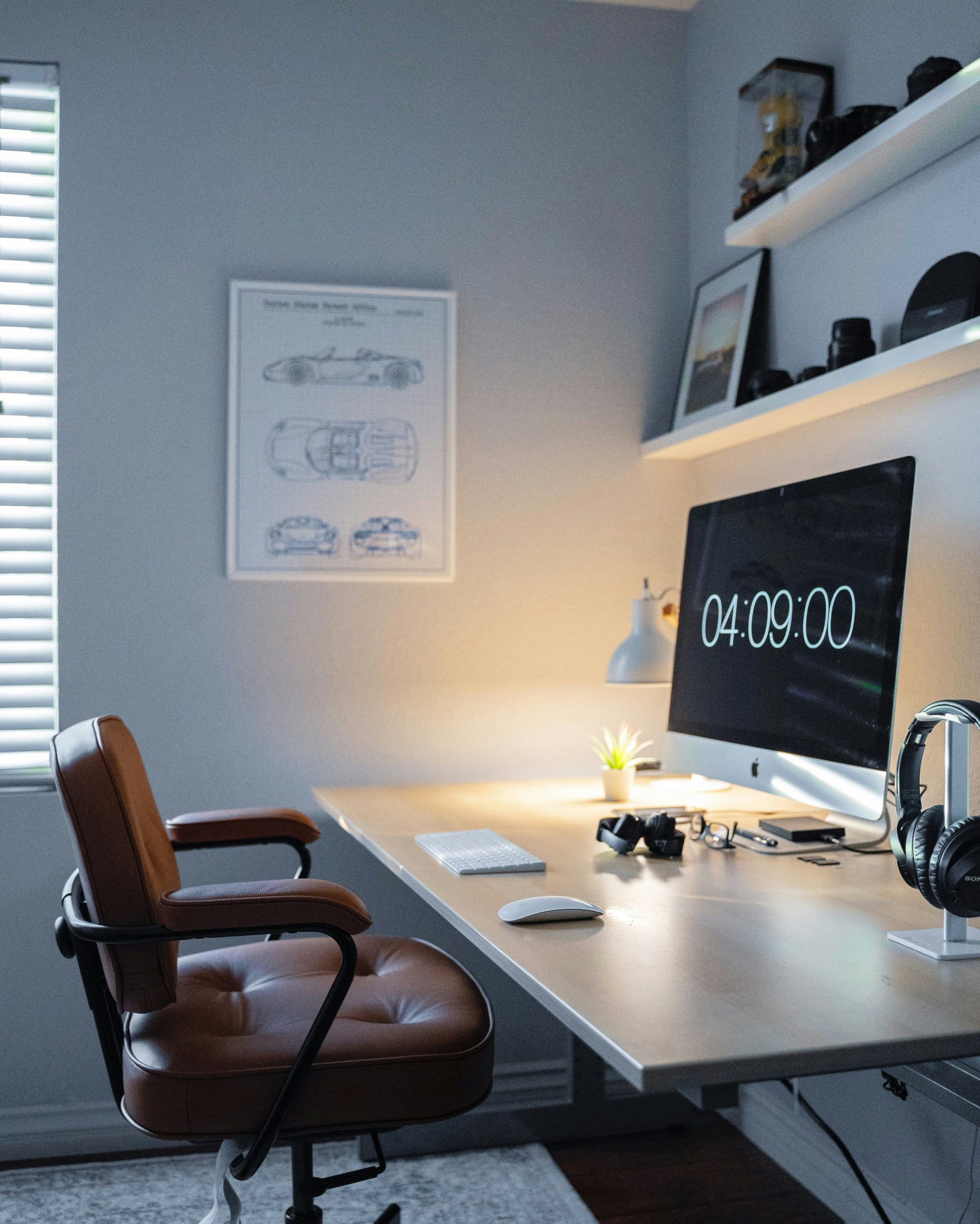 I’ve been on a hunt for the perfect home office setup and I think it’s slowly starting to come together. I recently got this very nice looking (and comfy!) chair and I thought that it looked perfect i