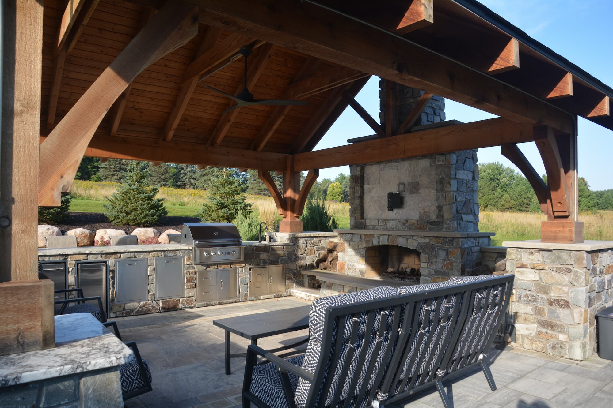 Luxury Outdoor Kitchens & Bars | Outdoor Innovations Landscaping