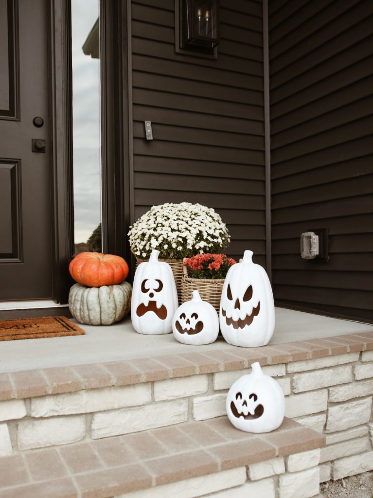 Our Front Porch Halloween Decor - Chelsey Freng | Home and Style Inspiration