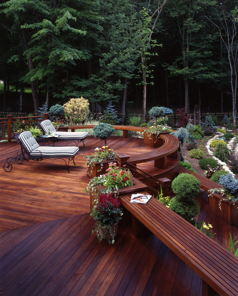 Outdoor Deck Trends for Natural Living Spaces in 2024