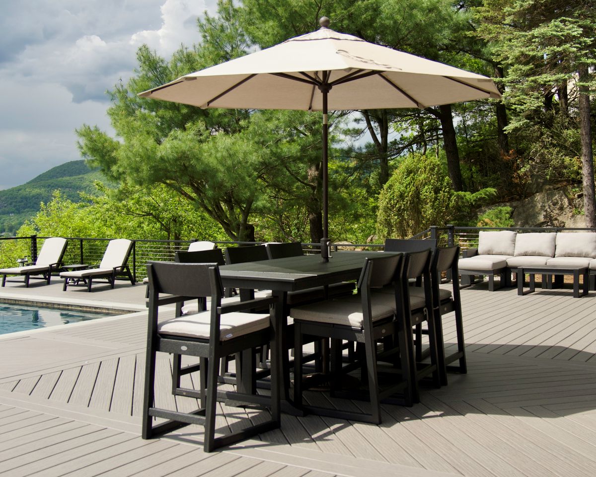 Pool Furniture Layout Ideas for Small and Large Decks