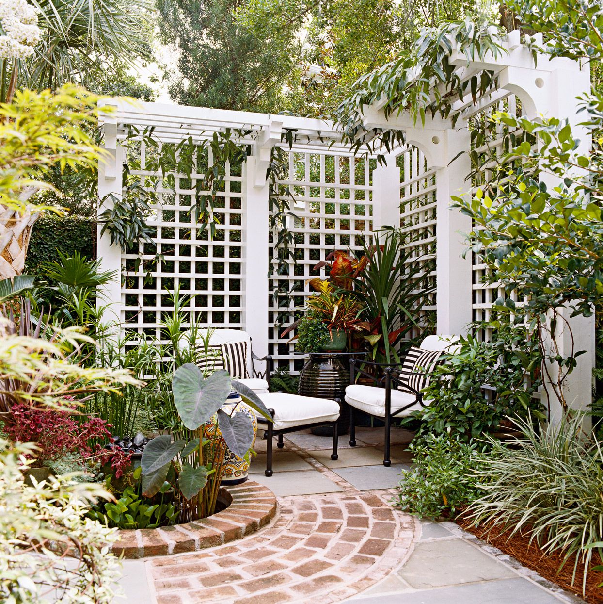 Popular Privacy Ideas for A More Secluded Deck or Patio Experience