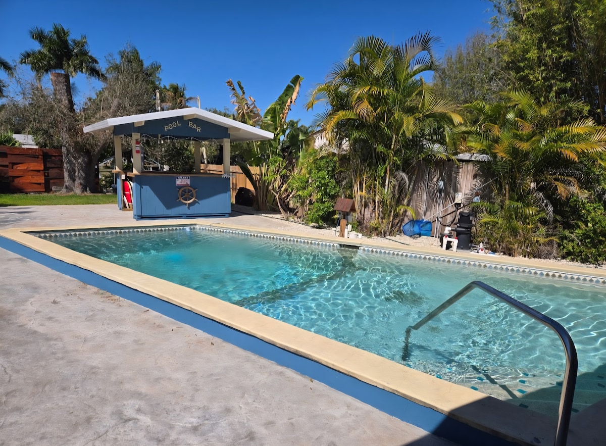 Private Pool, Pool Bar, Canal Access, Shuffleboard - Houses for Rent in North Fort Myers, Florida, United States - Airbnb