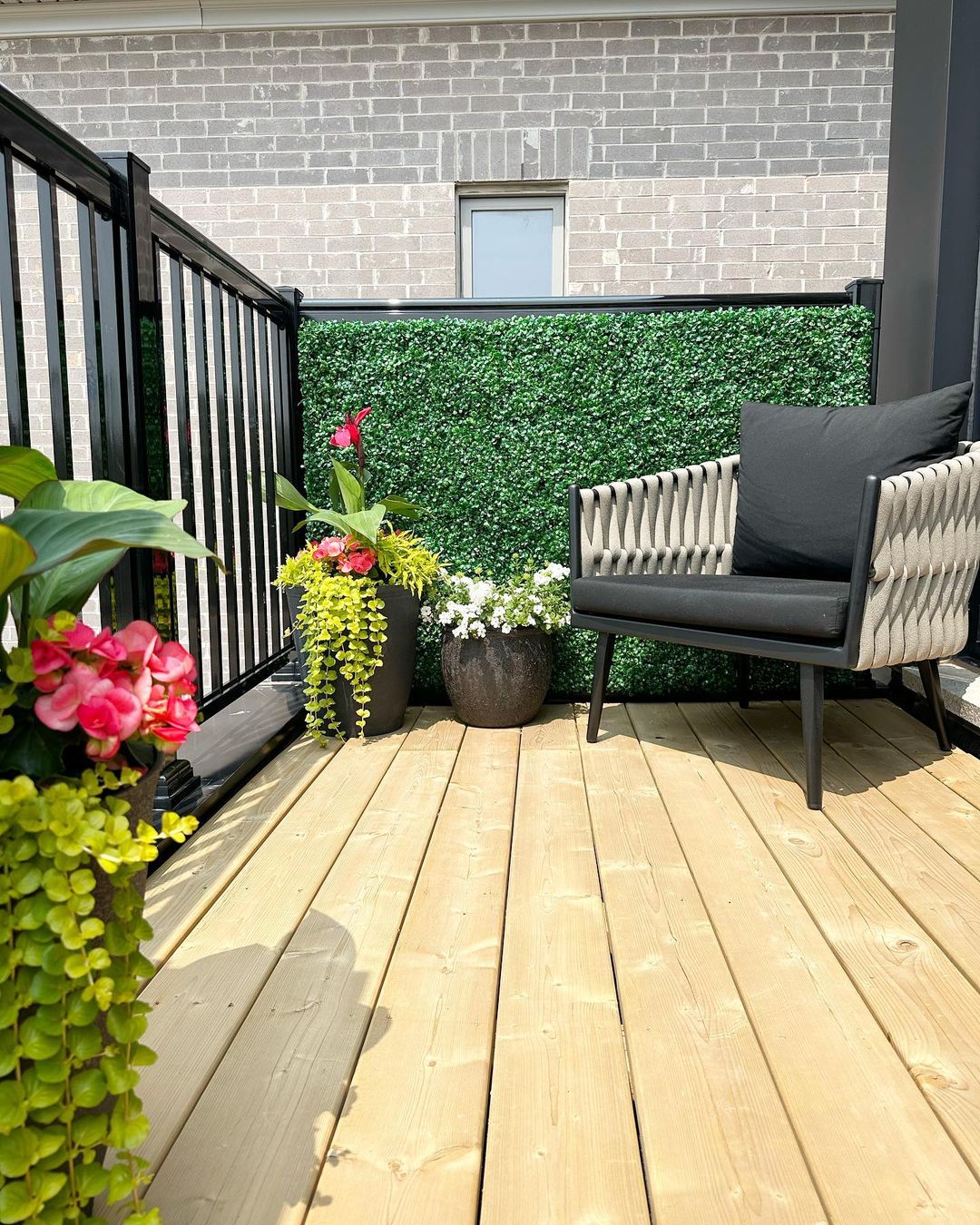 Um excuse me, do you need some balcony privacy ideas?